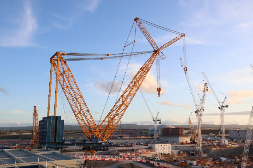 how many tons can a crane lift